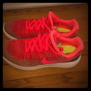 New Women’s Nike running shoe lunarlon size 10